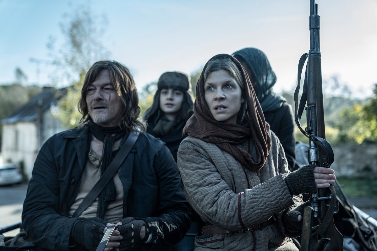 Norman Reedus as Daryl Dixon, Clémence Poésy as Isabelle, Louis Puech Scigliuzzi as Laurent, Laïka Blanc-Francard as Sylvie - The Walking Dead: Daryl Dixon _ Season 1, Episode 2