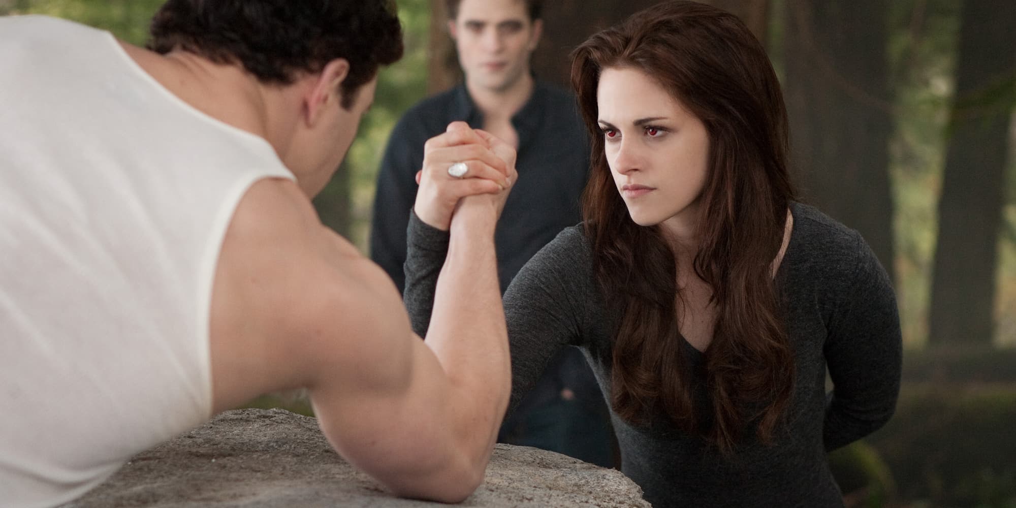 Bella arm wrestling Jacob